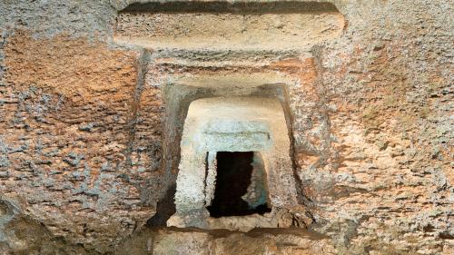 Visita con le audioguide di una domus de janas