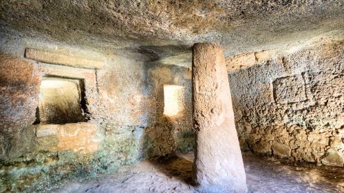 Visita con le audioguide di una domus de janas