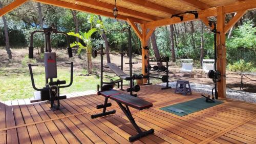 Gimnasio al aire libre en una villa en Sorso