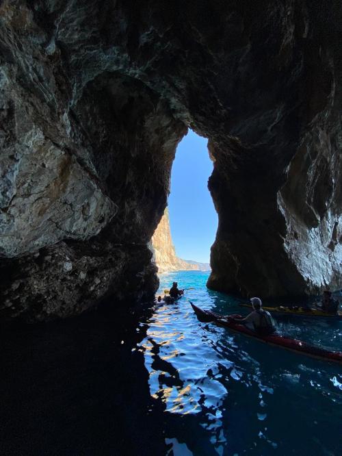 Cuevas en el Golfo de Orosei para entrar en kayak
