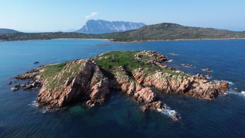 Islote en la costa de San Teodoro