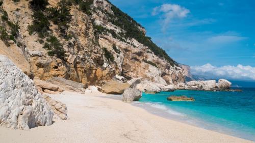 Küste von Baunei im Osten Sardiniens
