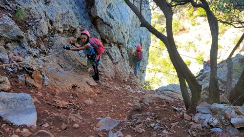Descente en rappel à Gutturu Xeu dans la région de Sulcis Iglesiente
