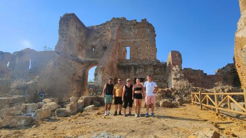 Ruinas del castillo normando de Poggio Diana en Sicilia