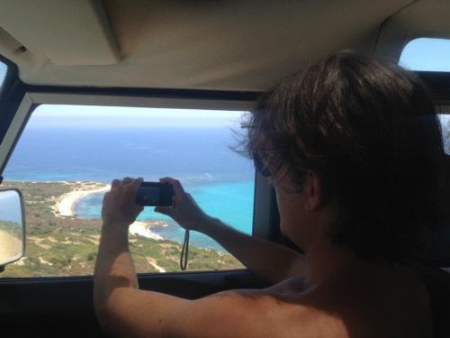 Foto dal fuoristrada con vista mare