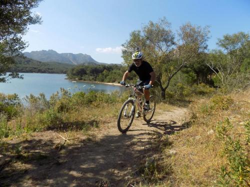 Chico durante una excursión en bicicleta a Bidderosa