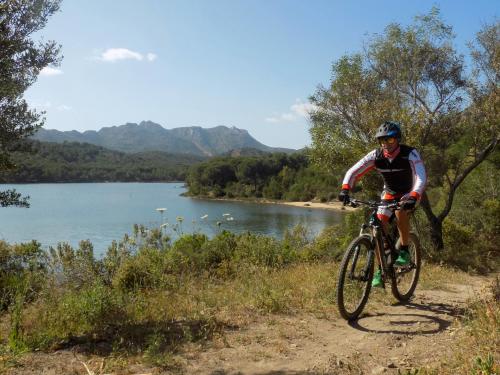 Chico durante una excursión en bicicleta a Bidderosa