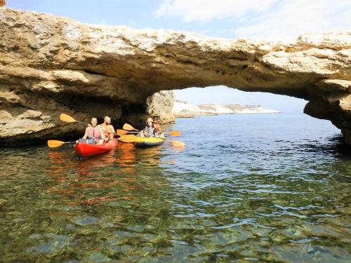 <p>Kayakers with guide in the sea of Porto Torres</p><p><br></p>