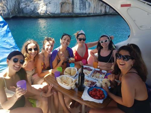 bachelorette party by boat in the Gulf of Alghero