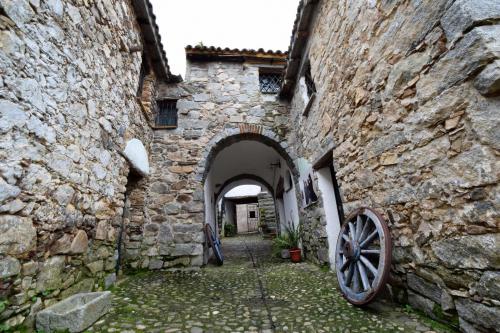 Centro de Bitti y casas de piedra