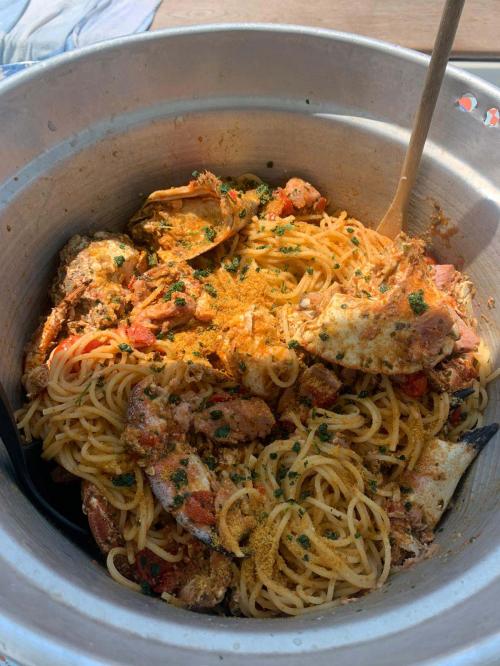 Seafood spaghetti inside a pot