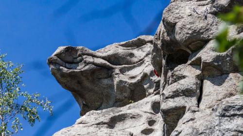 Anthropomorphic figure on the peaks of the Seven Brothers