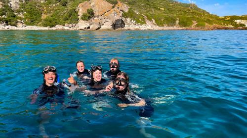 Gruppenschnorcheln in den Buchten von Capo Marrargiu