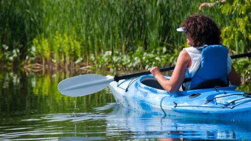 Kayakistes sur la côte de Bosa