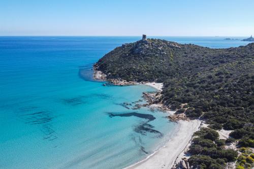 costa di Villasimius visitabile in escursione in jeep