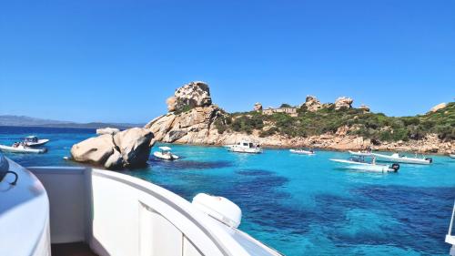 Tappa della motonave durante la mini crociera nell'Arcipelago di La Maddalena