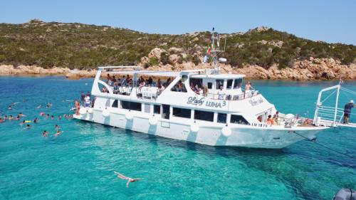 Tappa della motonave durante la mini crociera nell'Arcipelago di La Maddalena