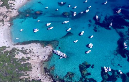 Panoramablick auf Boote im Archipel