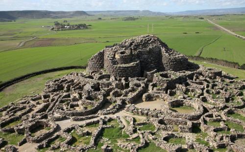 Visita guiada al nuraghe Barumini en el campo