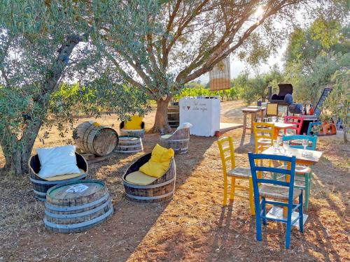 Aperitivo al tramonto tra i vigneti nel territorio di Orosei