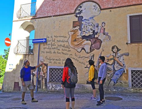 Visita guiada al pueblo de Orgosolo para descubrir los murales