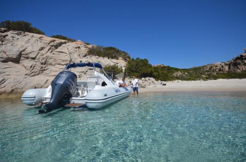 Beiboot in Cala Corsara