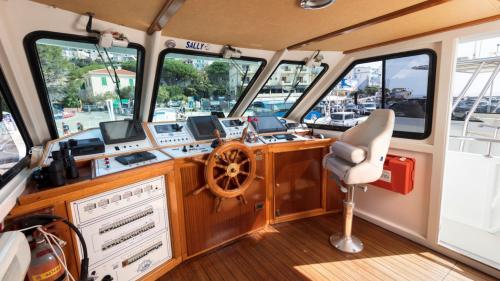 Cabina di controllo all'interno dell'imbarcazione a Cala Gonone