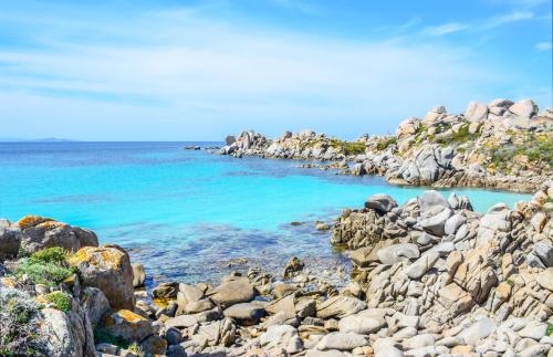 Rocas y mar de Córcega