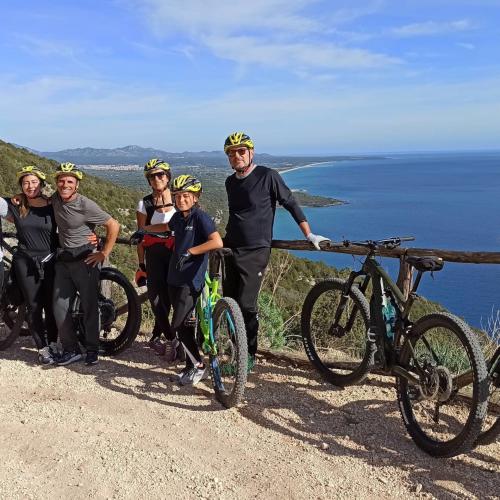 Bike excursionists and views of the Gulf of Orosei