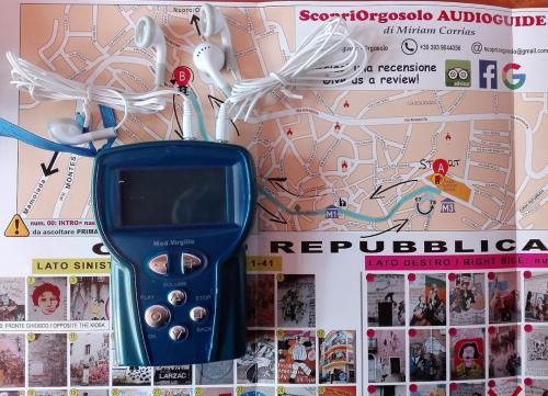 Audioguide mit Kopfhörer in Orgosolo, Sardinien