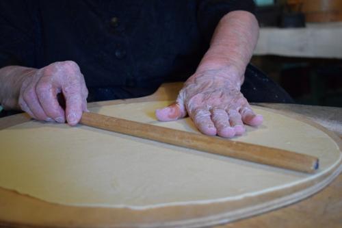Bread making with typical utensil