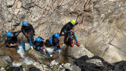 Descenso en rápel con cuerda