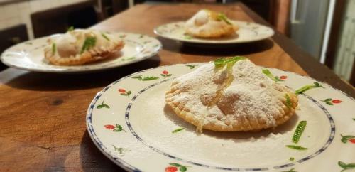 Seadas, typical Sardinian dessert with honey or sugar and stringy cheese inside
