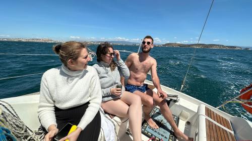 Hikers participate in a sailing lesson