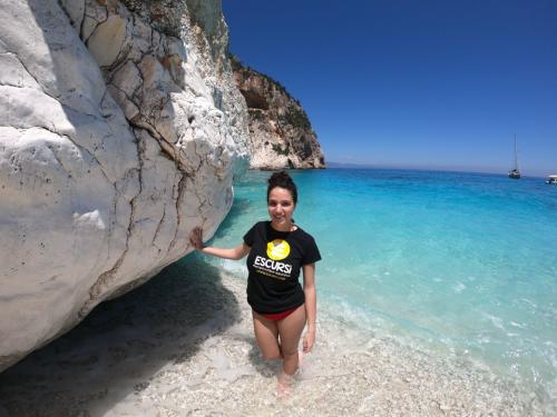 Ragazza a Cala Mariolu