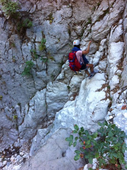 Discesa in corda a Cala Fuili