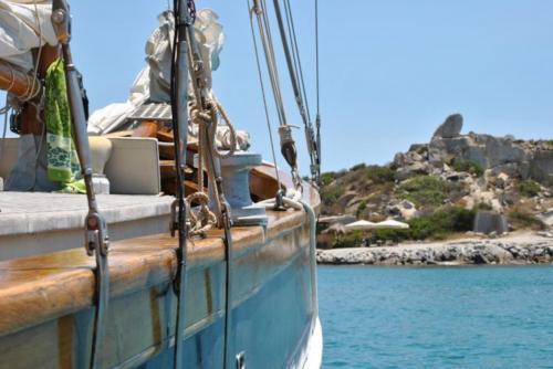 Goletta d'epoca nella costa di Villasimius