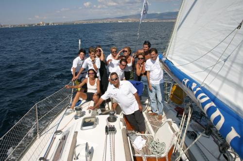 Group of passengers on board a sailboat