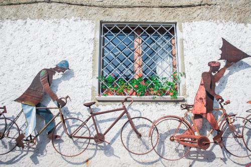 iron sculptures in San Sperate