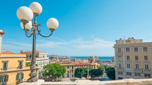 vista panoramica sul centro di Cagliari dal Bastione Saint Remy