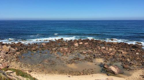 Playa con rocas