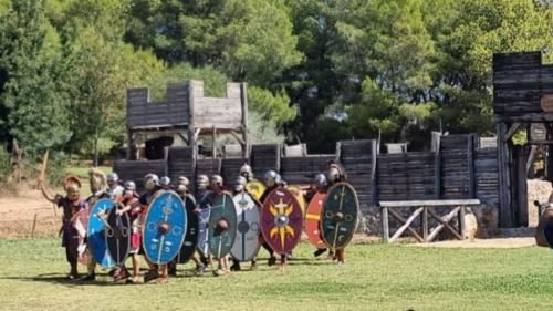 Rekonstruktion einer römischen Schlacht im Museum Castrum Romanum