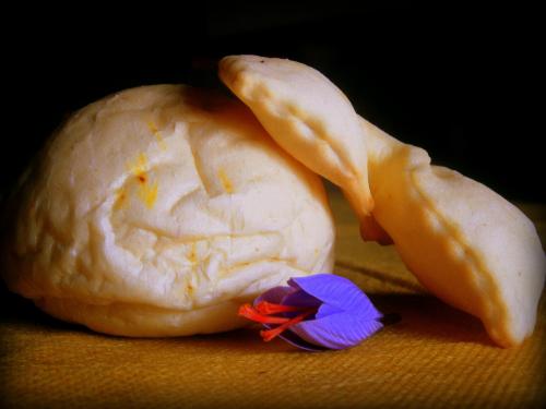 Brot mit Safrangeschmack