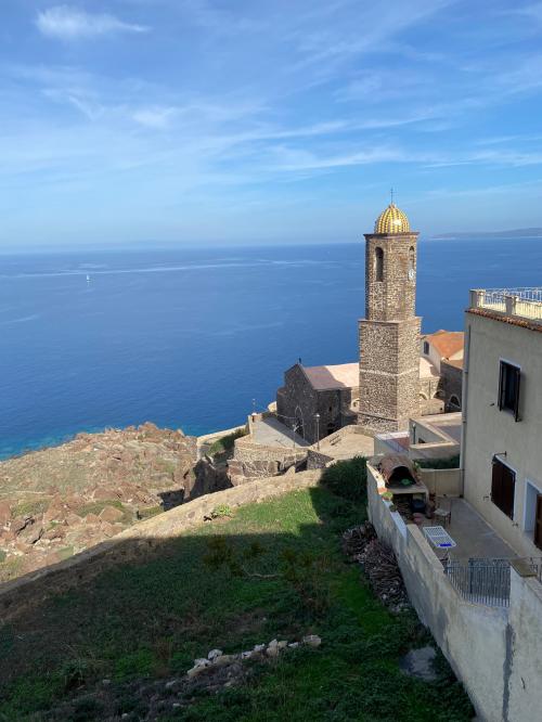 Panoramablick auf das Meer von Castelsardo