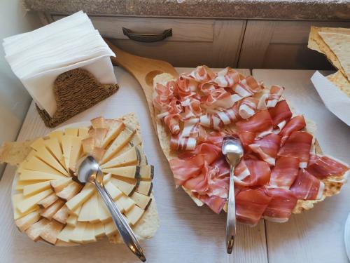 Sardinian aperitif with charcuterie and cheese boards