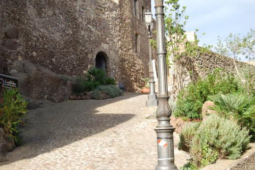 callejón en el pueblo de Castelsardo