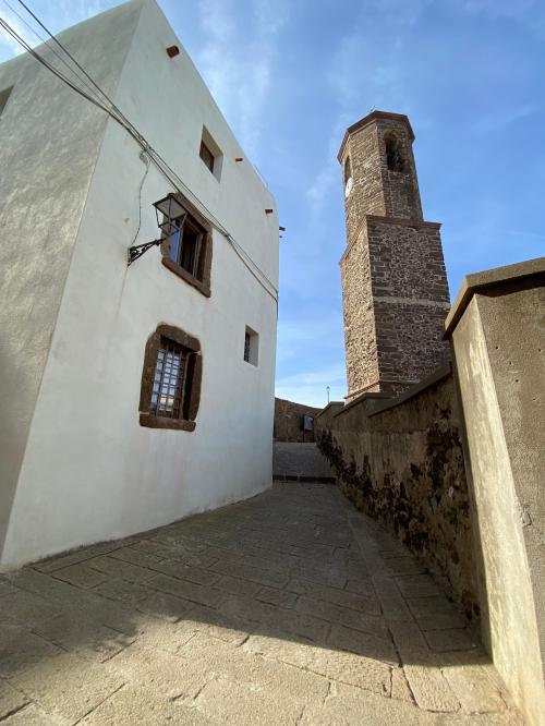 Callejón en el pueblo de Castelsardo