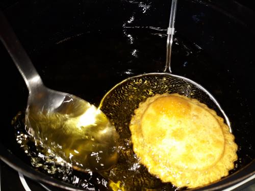 Seadas da guarnire con zucchero o miele