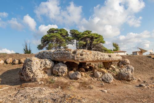 Pierre sacrificielle dans le site archéologique du Monte d'Accoddi dans la région de Sassari