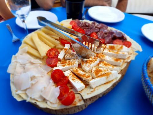 Aperitif served on board